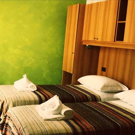 Hotel Antares Garni จูเลียโนวา ภายนอก รูปภาพ