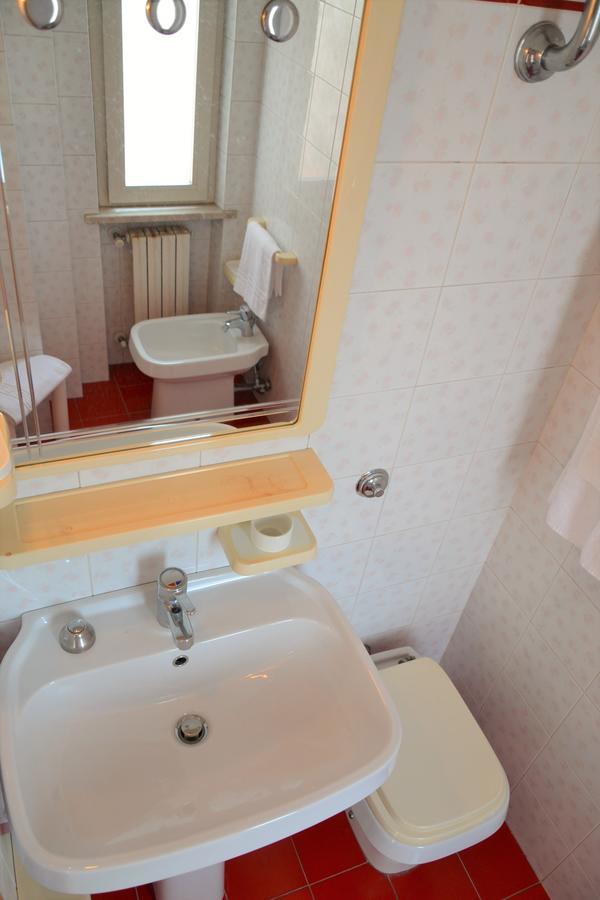 Hotel Antares Garni จูเลียโนวา ภายนอก รูปภาพ