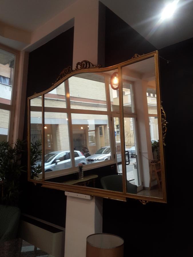 Hotel Antares Garni จูเลียโนวา ภายนอก รูปภาพ