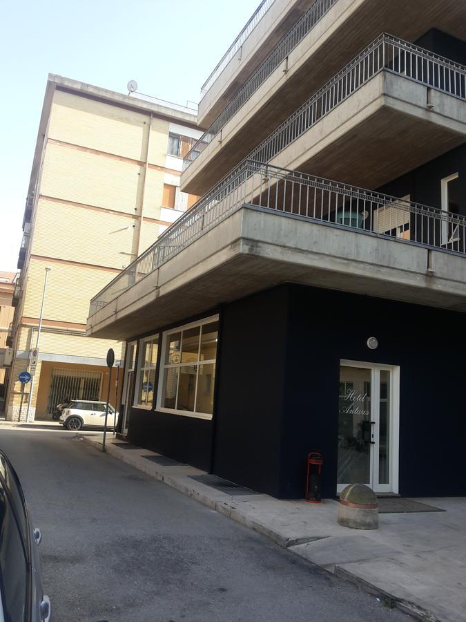 Hotel Antares Garni จูเลียโนวา ภายนอก รูปภาพ