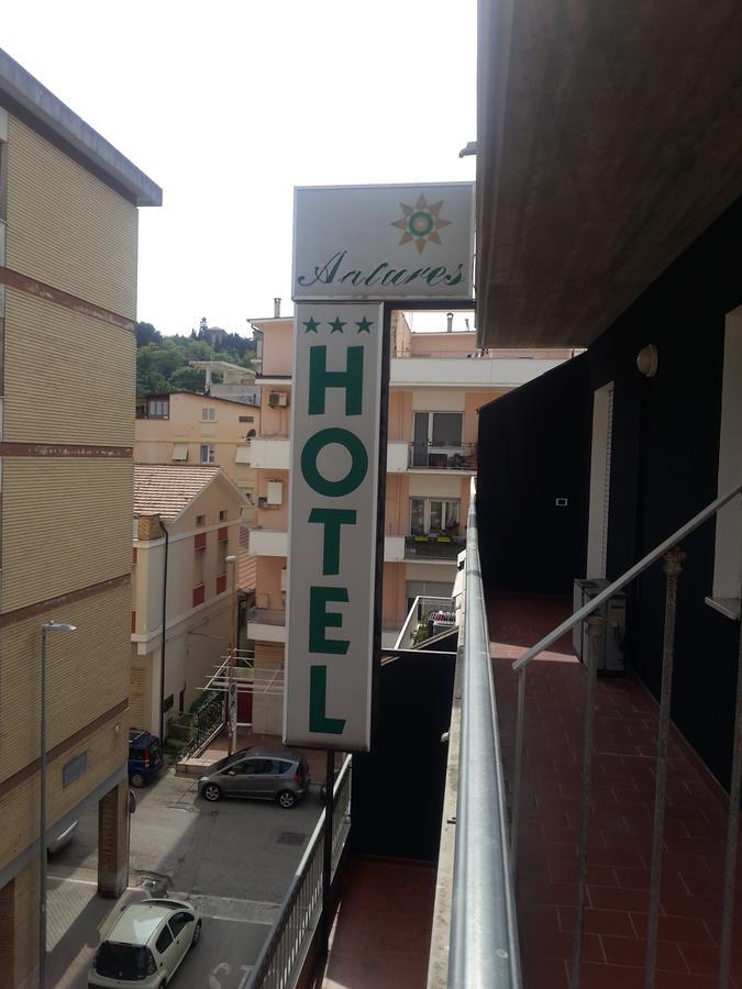 Hotel Antares Garni จูเลียโนวา ภายนอก รูปภาพ