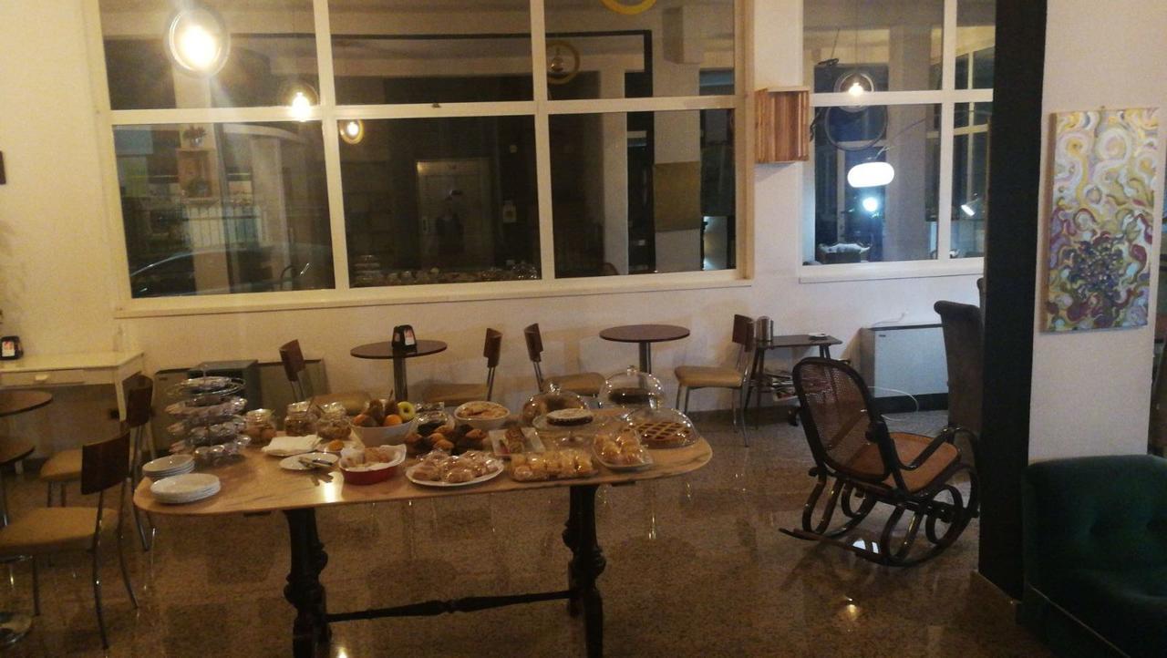 Hotel Antares Garni จูเลียโนวา ภายนอก รูปภาพ