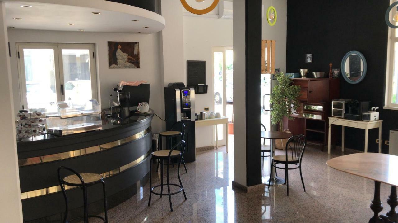 Hotel Antares Garni จูเลียโนวา ภายนอก รูปภาพ