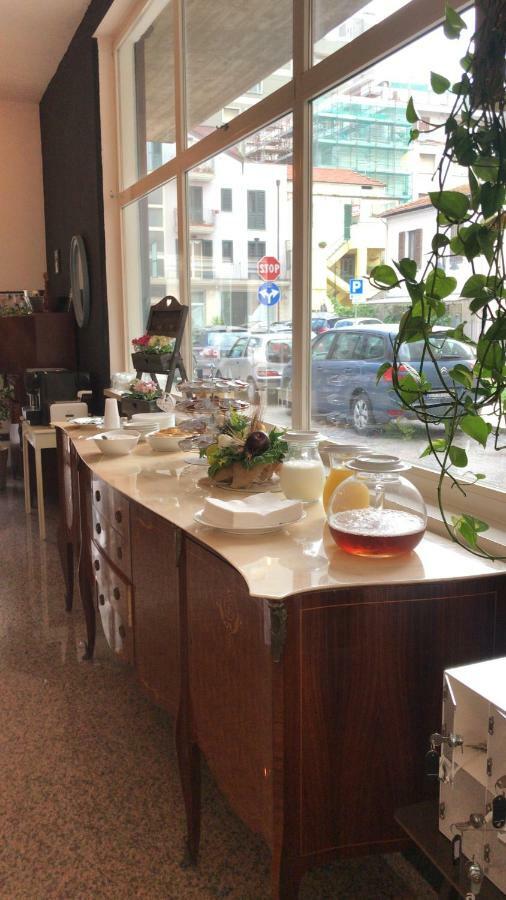 Hotel Antares Garni จูเลียโนวา ภายนอก รูปภาพ