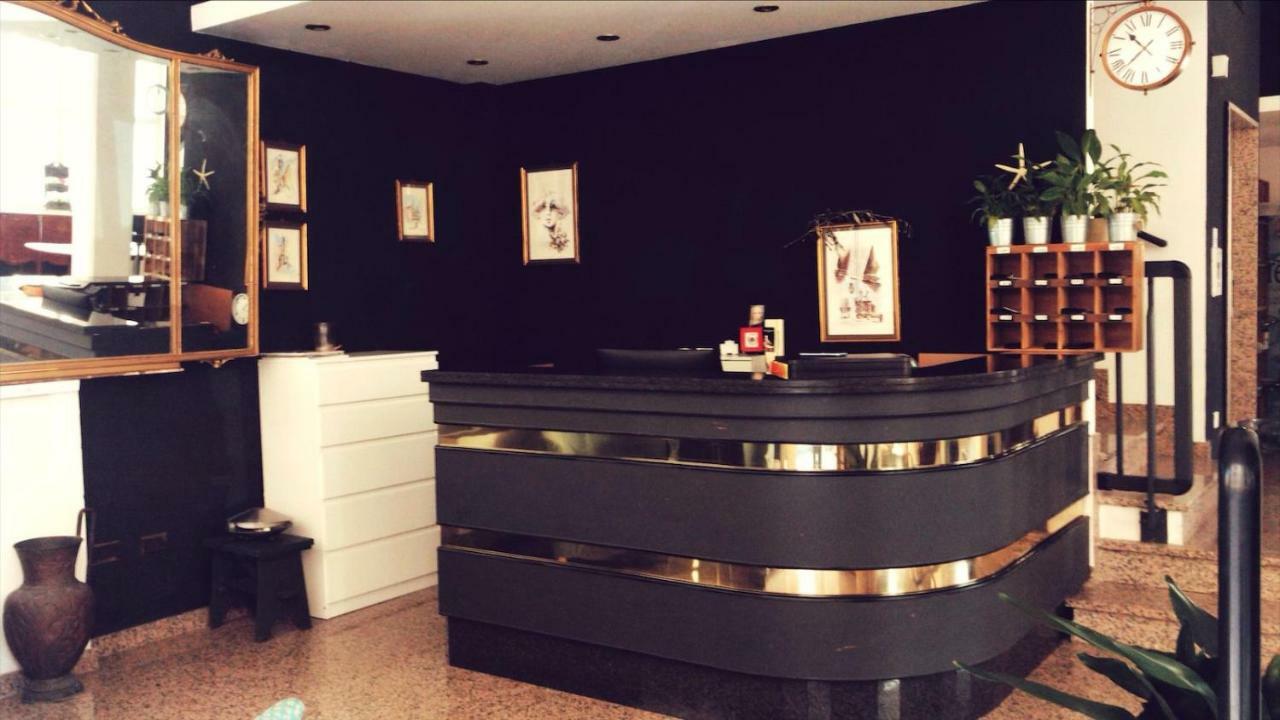 Hotel Antares Garni จูเลียโนวา ภายนอก รูปภาพ