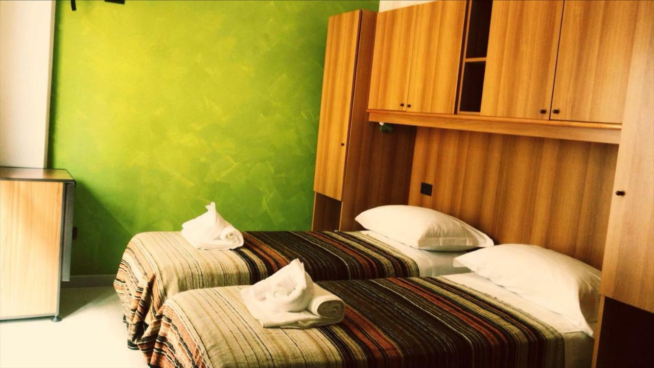 Hotel Antares Garni จูเลียโนวา ภายนอก รูปภาพ
