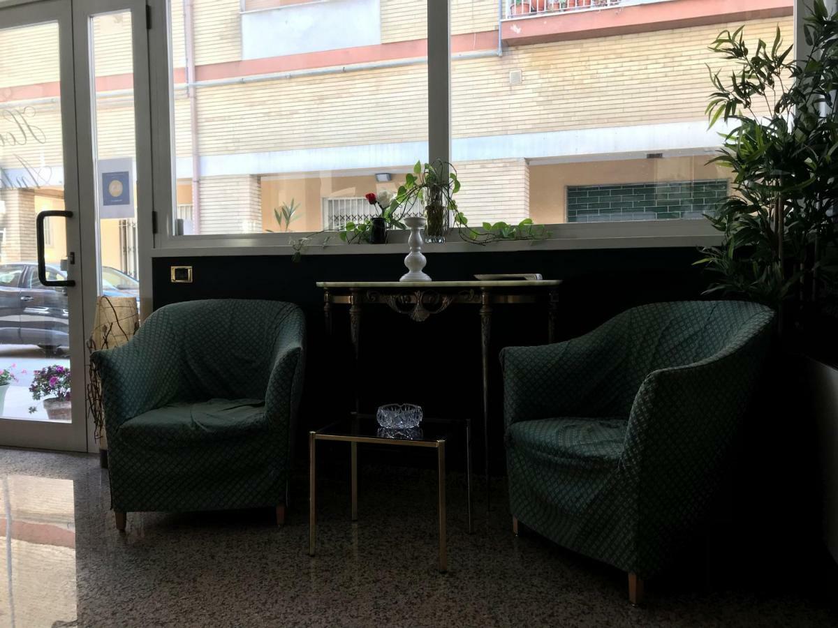 Hotel Antares Garni จูเลียโนวา ภายนอก รูปภาพ